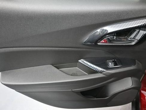 Used 2024 Chevrolet Trax RS w/ Sunroof Package FWD image 19