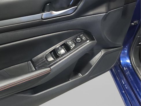 Used 2024 Nissan Altima 2.5 SR image 8