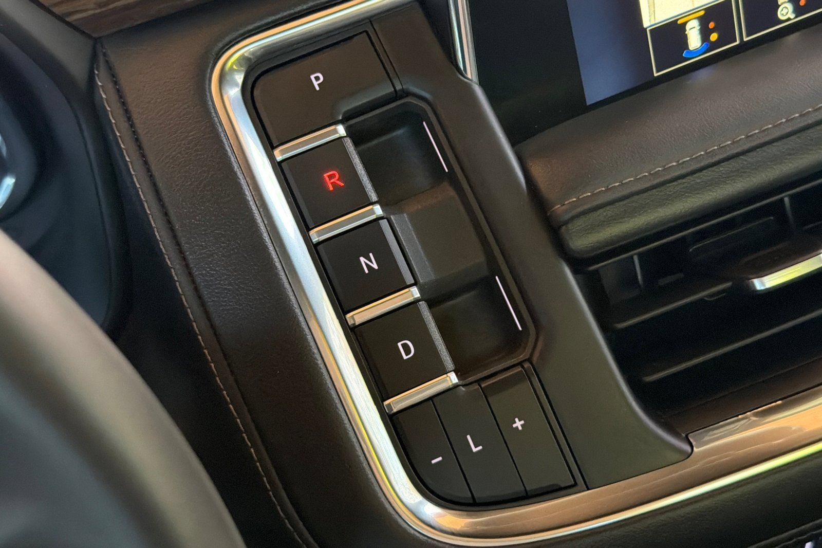 Used 2024 Chevrolet Tahoe High Country AWD/4WD image 22