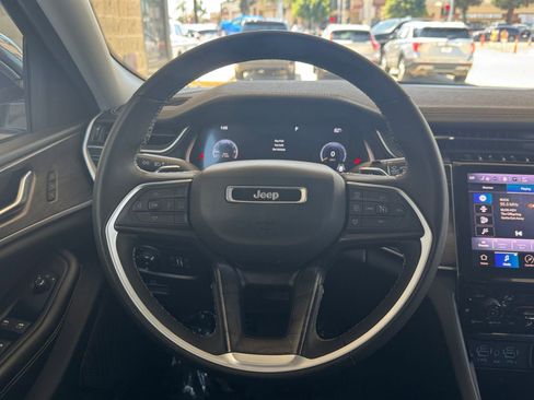 Used 2024 Jeep Grand Cherokee Limited image 28