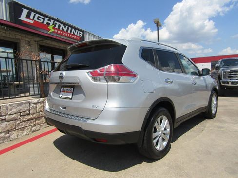 Used 2016 Nissan Rogue SV w/ SV Moonroof Package FWD image 4