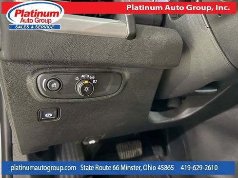 Used 2024 GMC Terrain SLE w/ Driver Convenience Package image 23