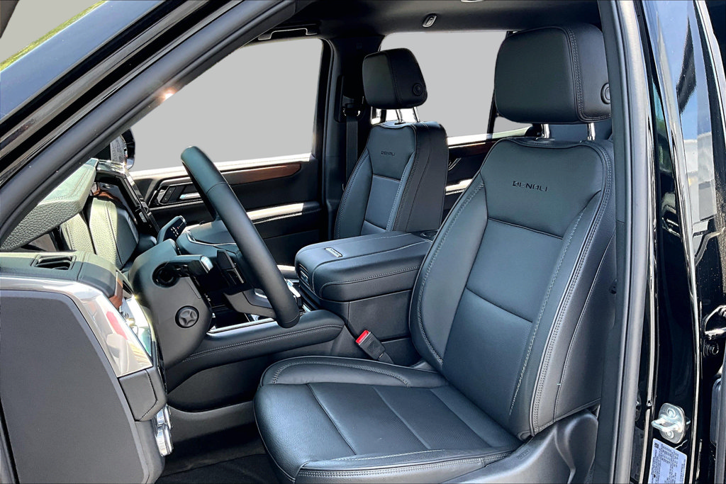 Used 2026 GMC Yukon Denali AWD/4WD image 20