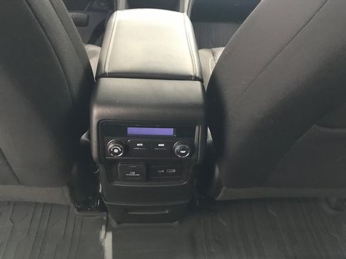 Certified 2023 GMC Acadia SLE w/ Driver Convenience Package image 16