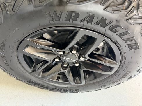 Used 2025 Chevrolet Silverado 1500 Custom Trail Boss image 11