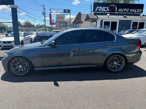 Used 2011 BMW 335i xDrive Sedan AWD/4WD image 2