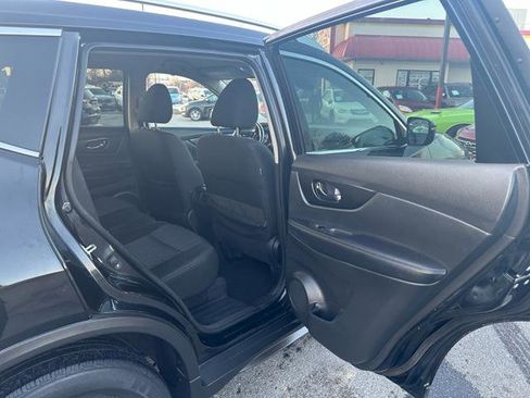 Used 2020 Nissan Rogue SV image 17