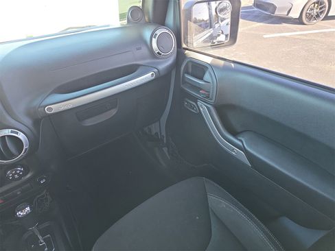 Used 2014 Jeep Wrangler Unlimited Rubicon w/ Connectivity Group image 12