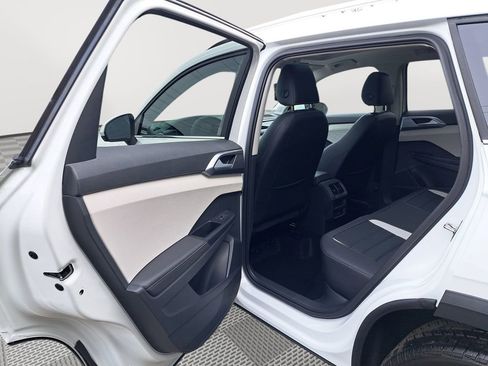New 2025 Volkswagen Taos SEL AWD/4WD image 13