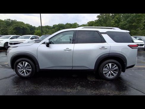 Used 2024 Nissan Pathfinder SL w/ Cargo Package AWD/4WD image 5