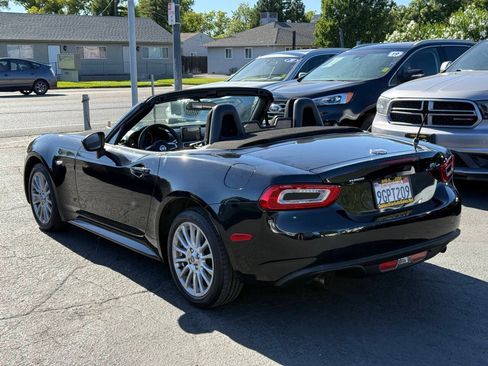 Used 2017 FIAT 124 Spider Classica RWD image 4