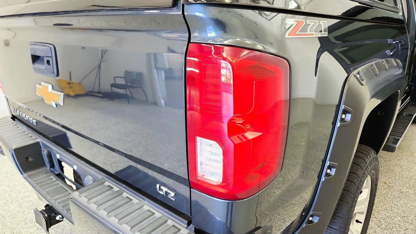 Used 2017 Chevrolet Silverado 1500 LTZ Z71 AWD/4WD image 15