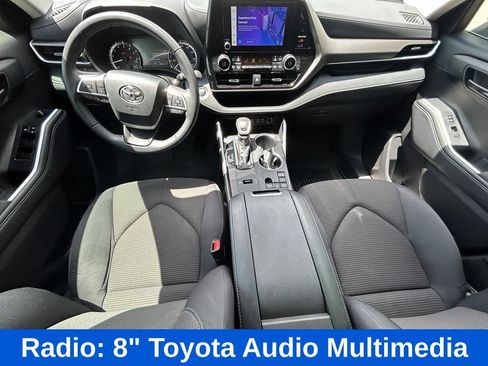 Used 2024 Toyota Highlander LE FWD image 11