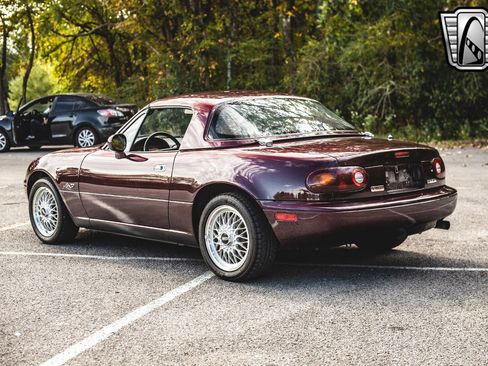 Used 1995 MAZDA MX-5 Miata M-Edition image 4