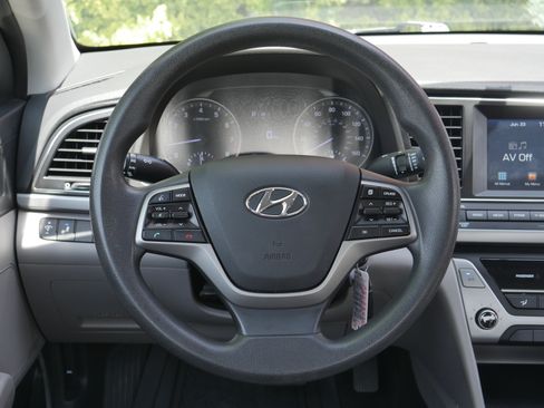 Used 2018 Hyundai Elantra SEL FWD image 6