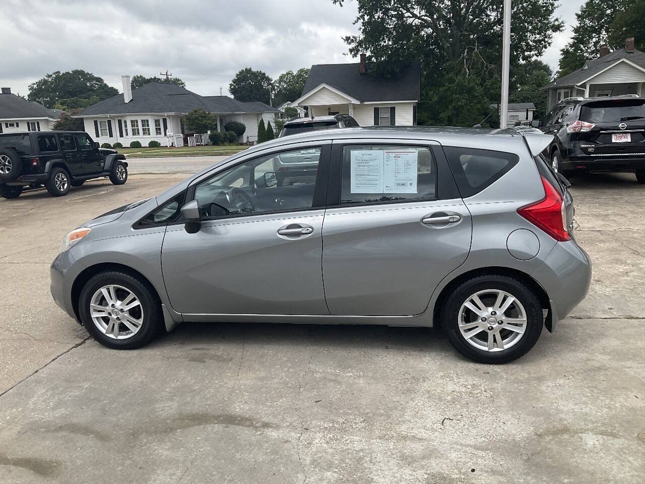 Used 2015 Nissan Versa Note SV w/ Sport Value Package FWD image 6