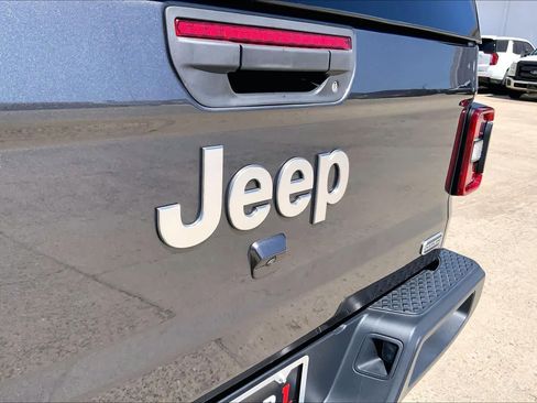 Used 2020 Jeep Gladiator Overland image 31