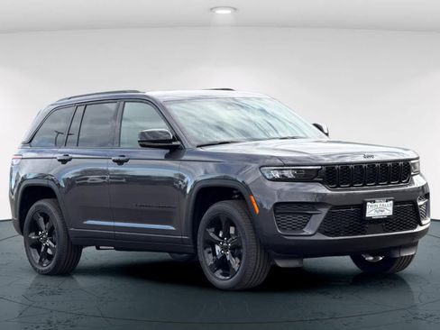 New 2025 Jeep Grand Cherokee Altitude AWD/4WD image 5