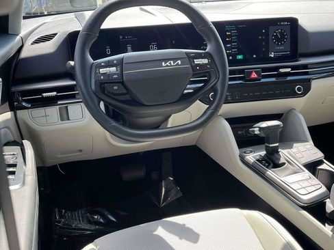Certified 2026 Kia Sportage EX FWD image 3
