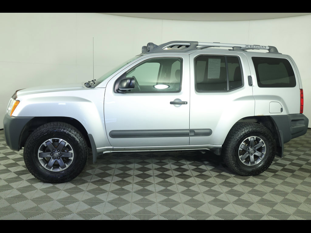 Used 2015 Nissan Xterra PRO-4X AWD/4WD image 4