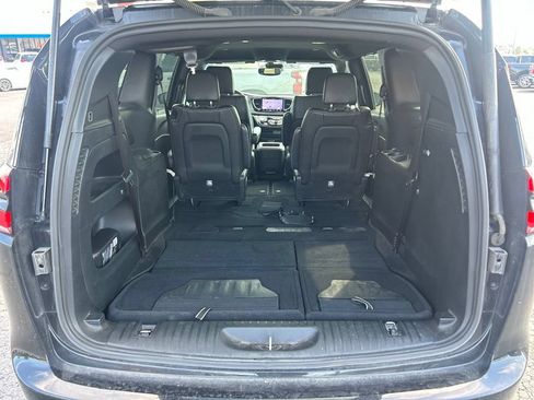 Used 2025 Chrysler Pacifica Select FWD image 33