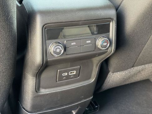 Used 2023 GMC Acadia SLE FWD image 40