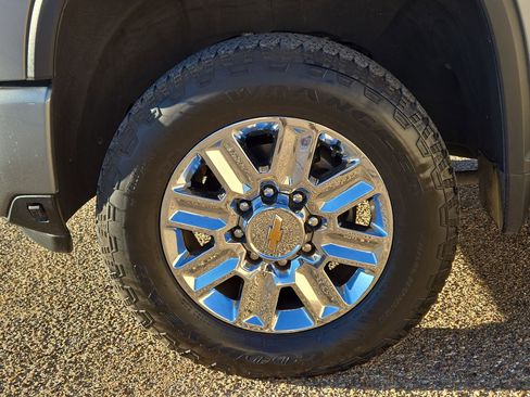 Used 2024 Chevrolet Silverado 2500 High Country w/ High Country Premium Package image 11