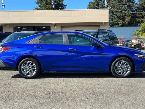 New 2025 Hyundai Elantra Blue image 5