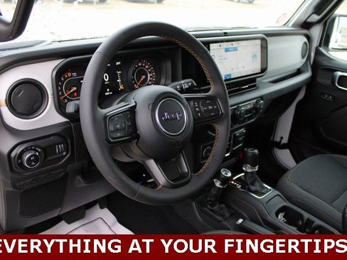 Used 2025 Jeep Gladiator Sport image 17