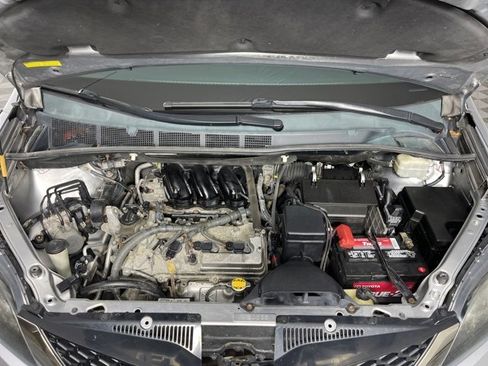 Used 2013 Toyota Sienna SE image 36