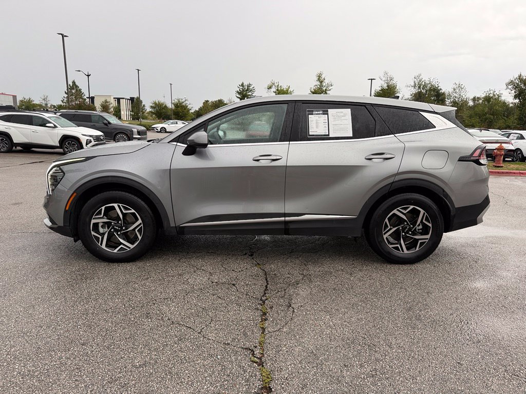 Used 2025 Kia Sportage LX FWD image 4
