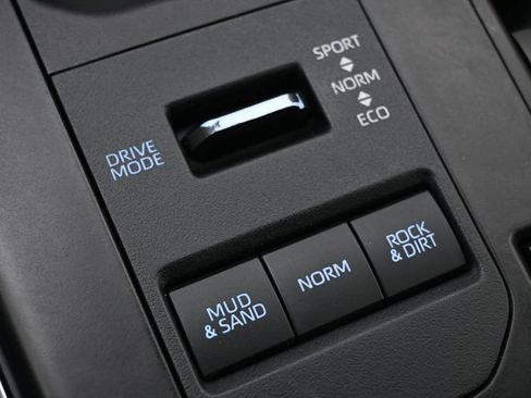 Used 2021 Toyota Highlander XLE AWD/4WD image 32