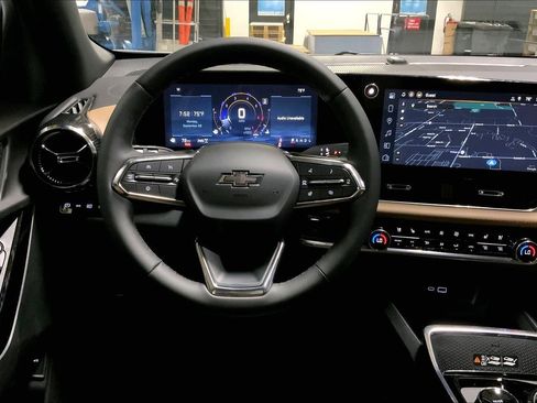 New 2026 Chevrolet Equinox ACTIV w/ Convenience Package III AWD/4WD image 12