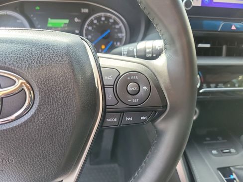 Used 2023 Toyota Venza LE image 25