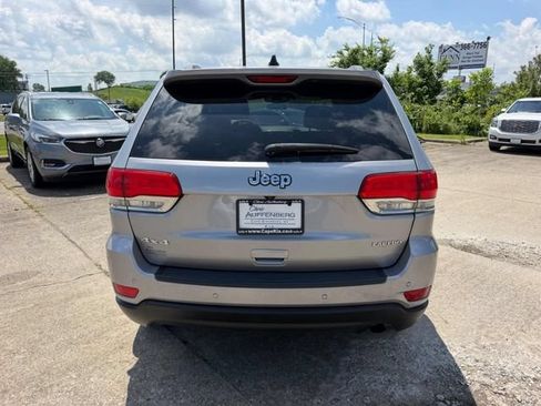 Used 2018 Jeep Grand Cherokee Laredo AWD/4WD image 4