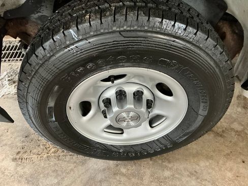 Used 2019 Chevrolet Express 2500 w/ Driver Convenience Package RWD image 11