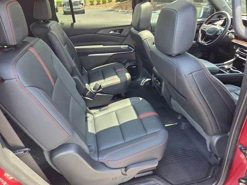 Used 2024 Chevrolet Traverse RS AWD/4WD image 18
