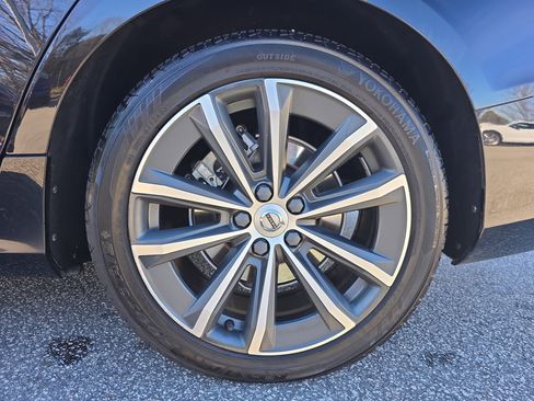 Used 2021 Volvo S60 T5 Momentum image 32