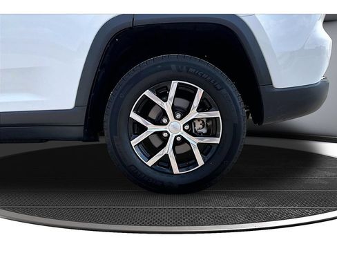 Certified 2025 Jeep Grand Cherokee Limited RWD image 40
