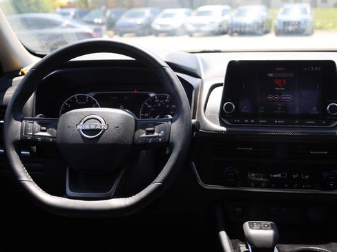 Used 2025 Nissan Rogue SV AWD/4WD image 23