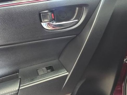 Used 2017 Toyota Corolla image 24