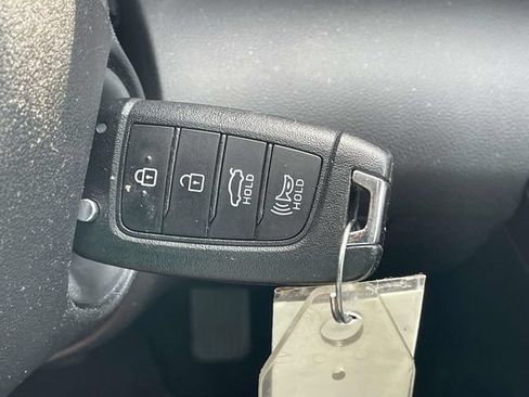 Certified 2025 Hyundai Elantra SE FWD image 27