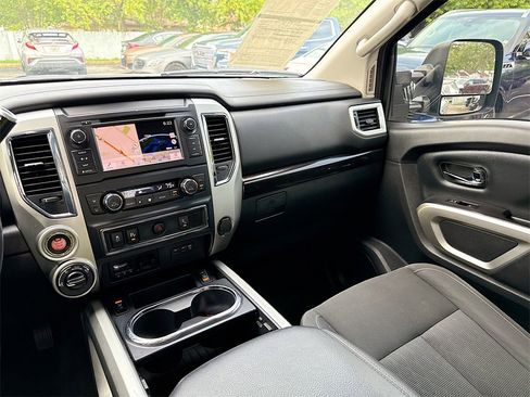Used 2019 Nissan Titan SV w/ SV Convenience Package image 25
