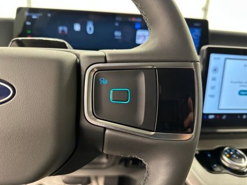 New 2025 Ford Expedition Active image 41