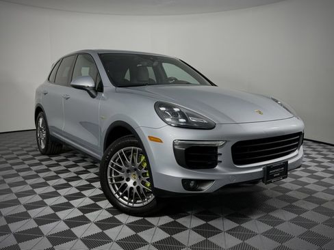 Used 2016 Porsche Cayenne S image 6
