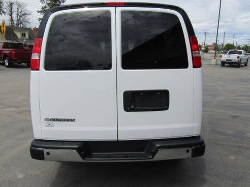 Used 2025 Chevrolet Express 3500 LT w/ LT Preferred Equipment Group RWD image 5