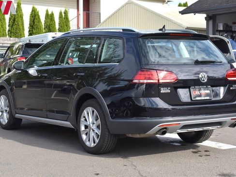Used 2018 Volkswagen Golf Alltrack SE image 2