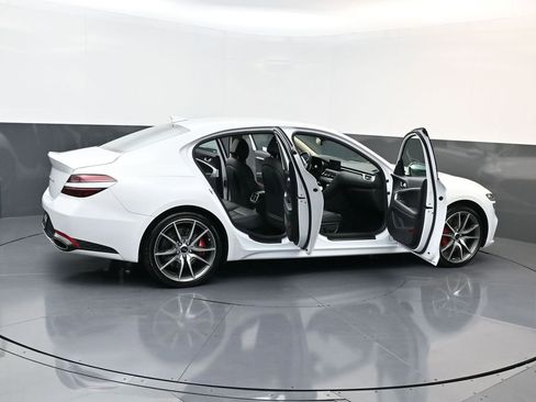 Used 2025 Genesis G70 2.5T image 27