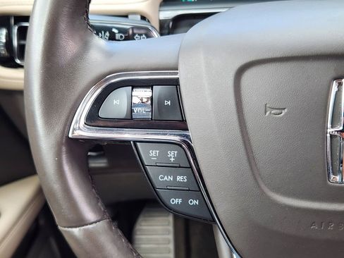 Used 2023 Lincoln Nautilus Reserve AWD/4WD image 18