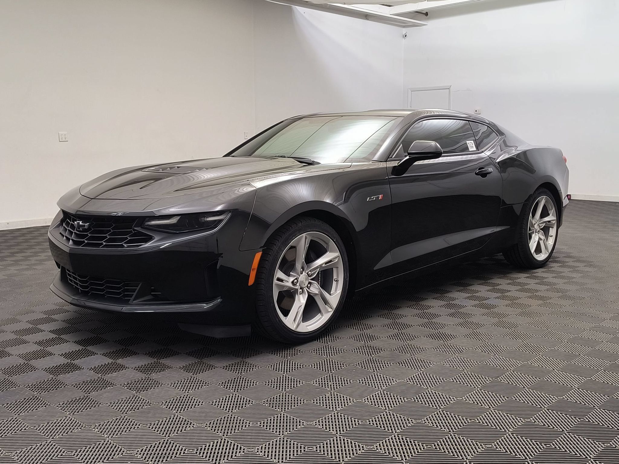 Used 2021 Chevrolet Camaro LT w/ Technology Package RWD image 1